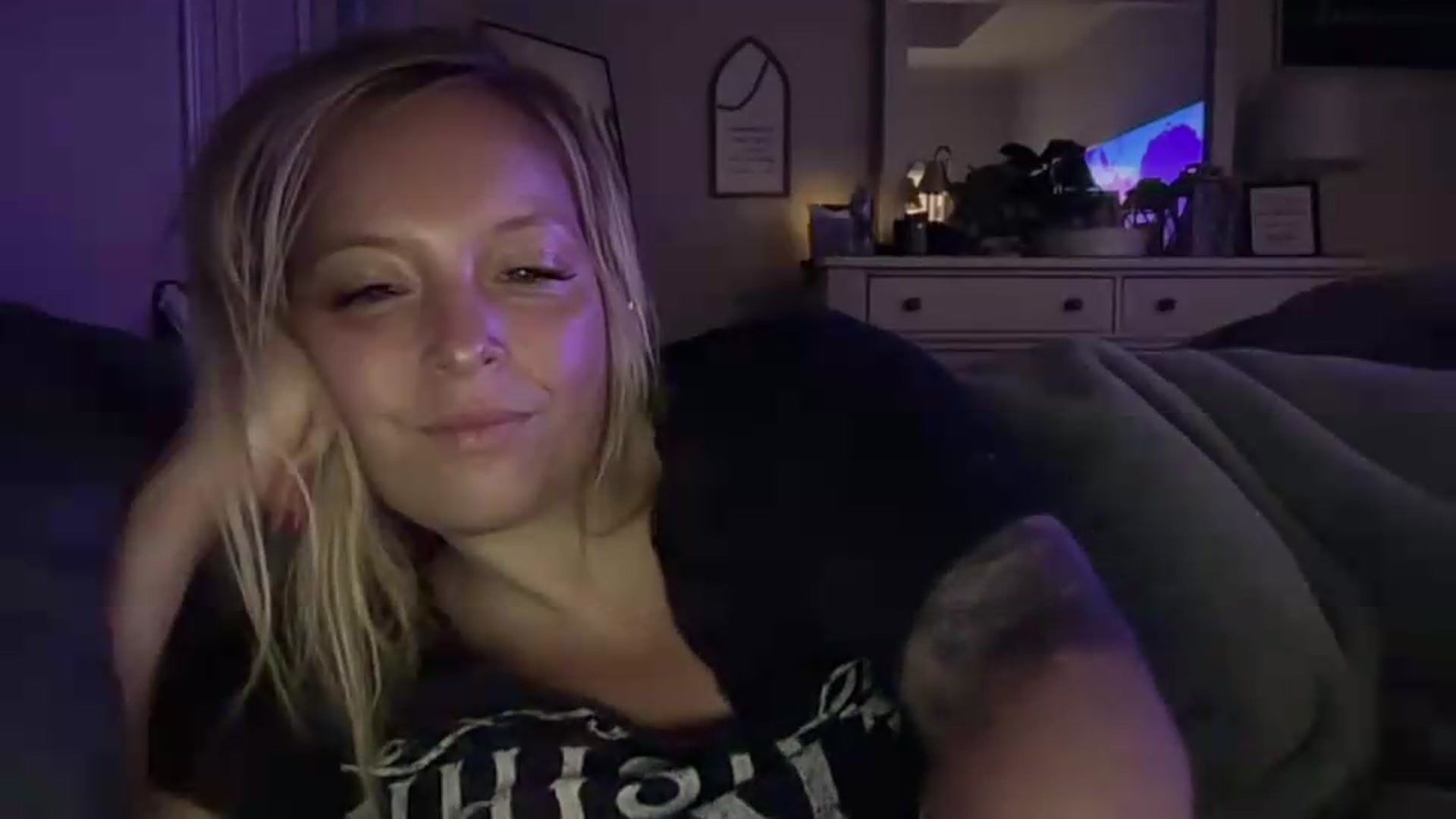 Gallery image thumbnail from JennaLynn784's myfreecams stream on, 08/05/2026, 05:49 image 10 of 20