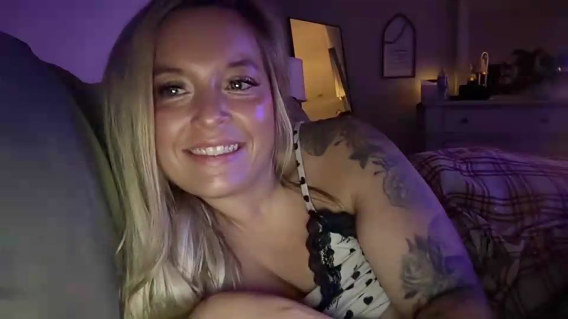 Gallery image thumbnail from JennaLynn784's myfreecams stream on, 08/06/2026, 07:02 image 3 of 20