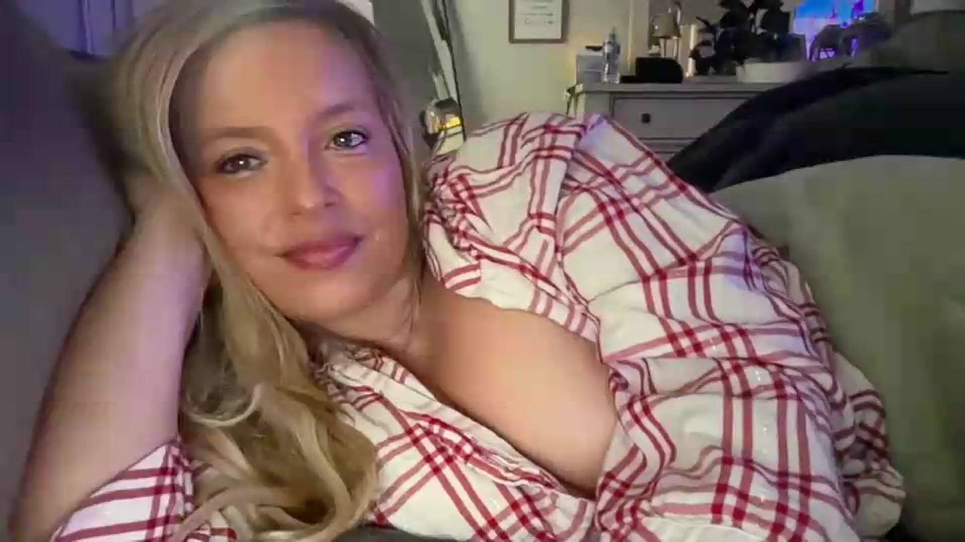 Gallery image thumbnail from JennaLynn784's myfreecams stream on, 08/06/2026, 19:45 image 17 of 20