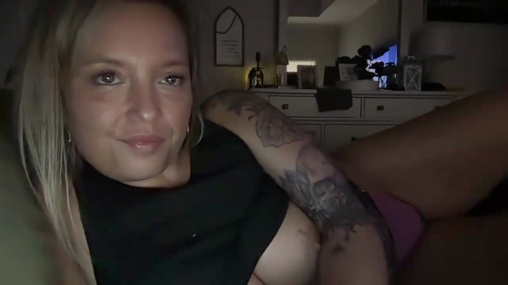Gallery image thumbnail from JennaLynn784's myfreecams stream on, 08/19/2026, 02:41 image 4 of 20
