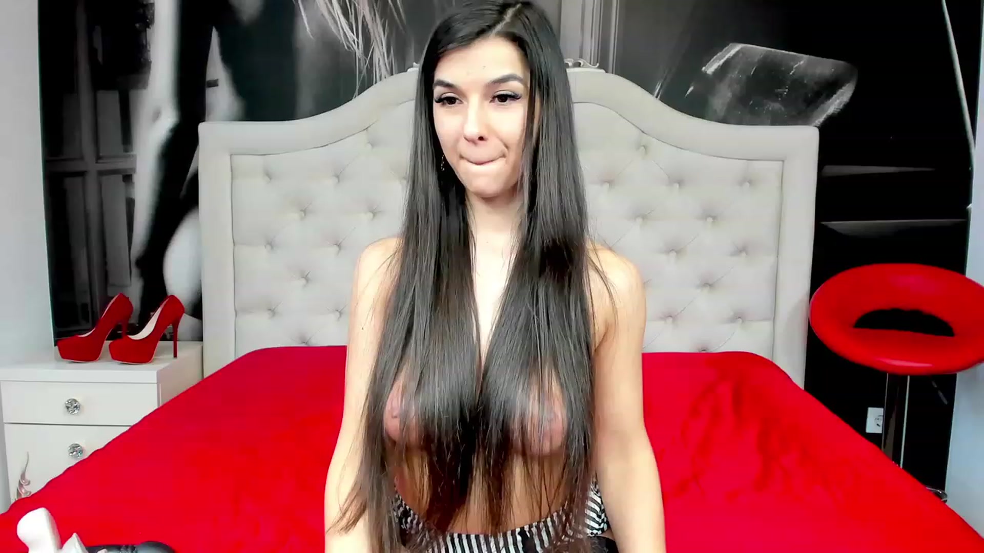 Gallery image thumbnail from Jennasweetass's myfreecams stream on, 11/24/2022, 08:05 image 18 of 20