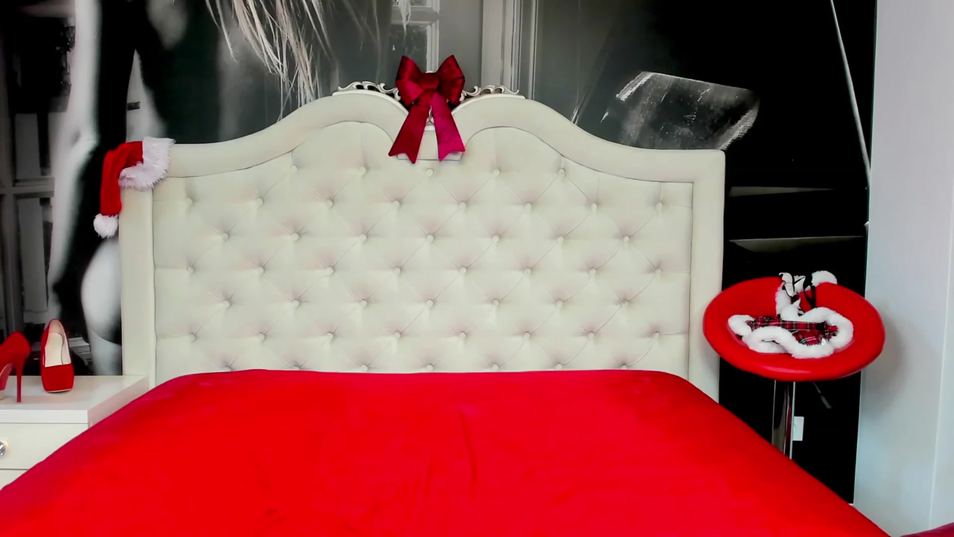 Gallery image thumbnail from Jennasweetass's myfreecams stream on, 12/19/2022, 06:05 image 13 of 20