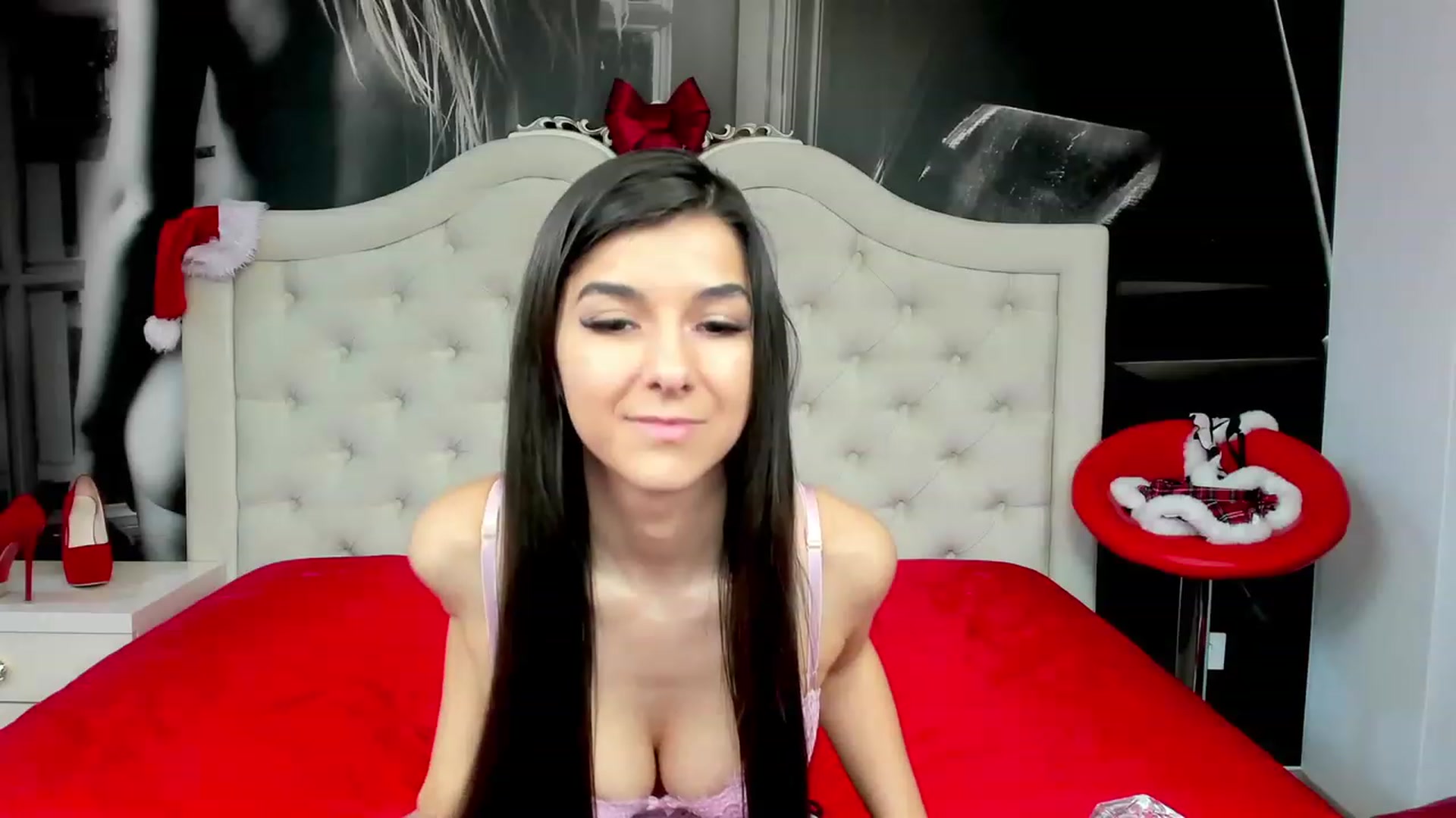Gallery image thumbnail from Jennasweetass's myfreecams stream on, 12/19/2022, 08:19 image 14 of 20