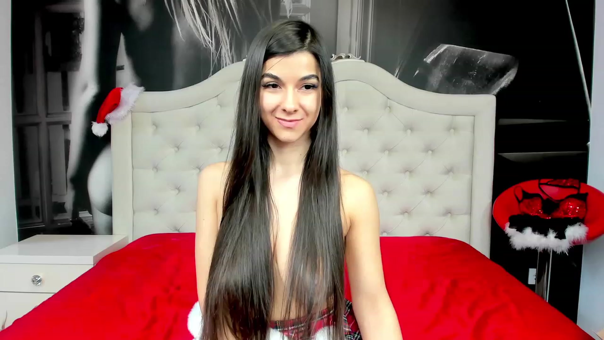 Gallery image thumbnail from Jennasweetass's myfreecams stream on, 12/24/2022, 01:41 image 13 of 20