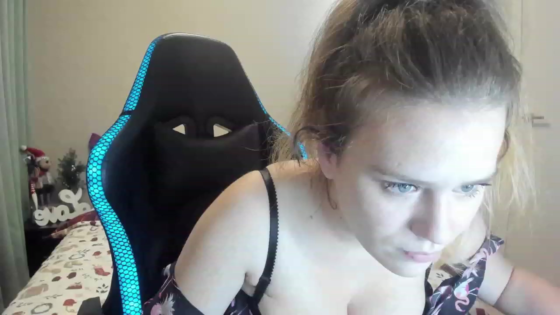 Gallery image thumbnail from JenniHarper's myfreecams stream on, 12/25/2023, 18:38 image 12 of 20