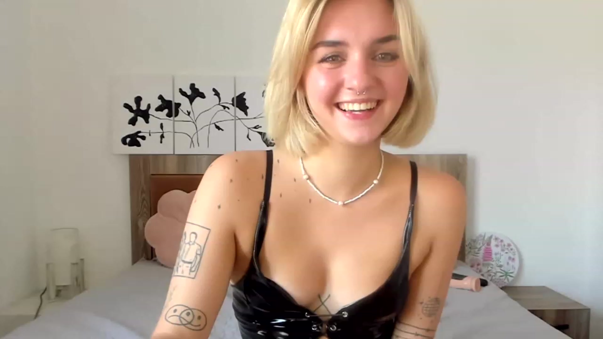 Gallery image thumbnail from JenniJill's myfreecams stream on, 03/22/2023, 09:23 image 9 of 20