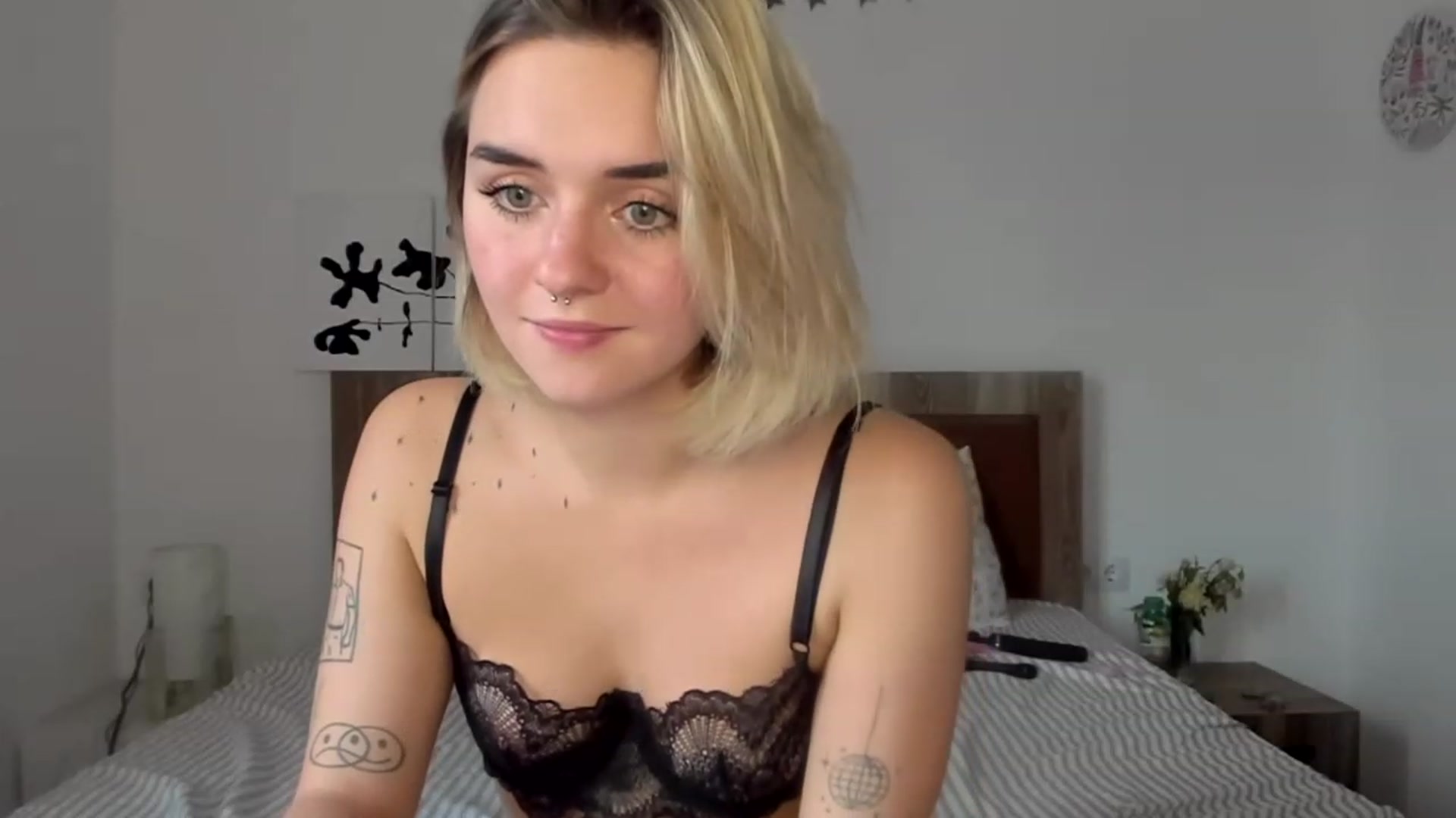 Gallery image thumbnail from JenniJill's myfreecams stream on, 04/10/2023, 11:24 image 19 of 20