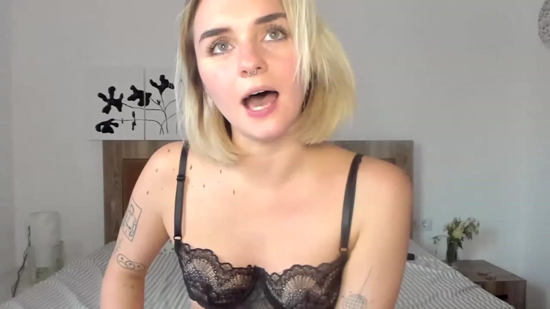 Gallery image thumbnail from JenniJill's myfreecams stream on, 04/10/2023, 12:59 image 14 of 20