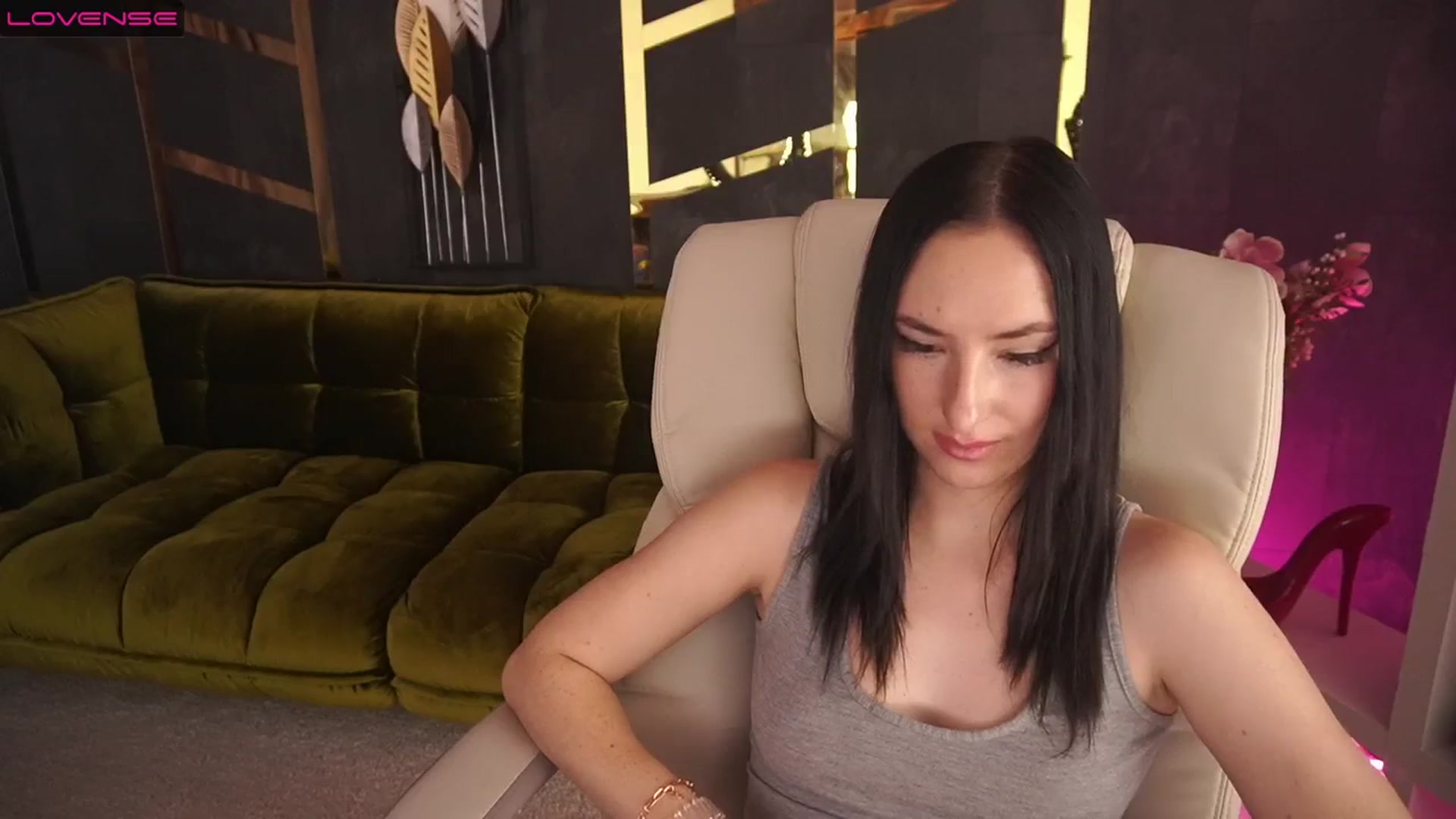 Gallery image thumbnail from JennieLove's myfreecams stream on, 02/27/2024, 11:11 image 3 of 20