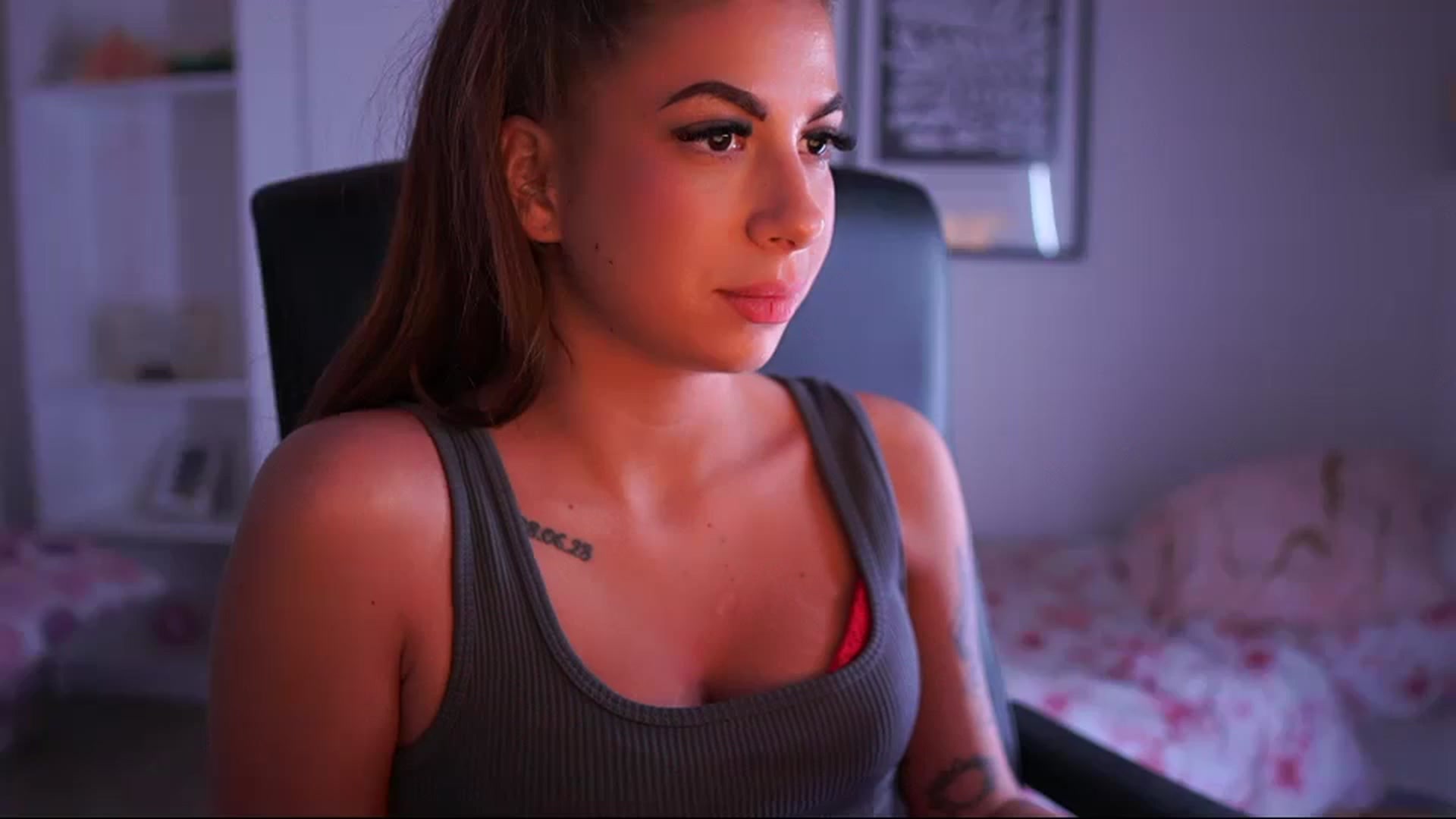 Gallery image thumbnail from Jennie__wells's myfreecams stream on, 05/17/2025, 19:12 image 1 of 20