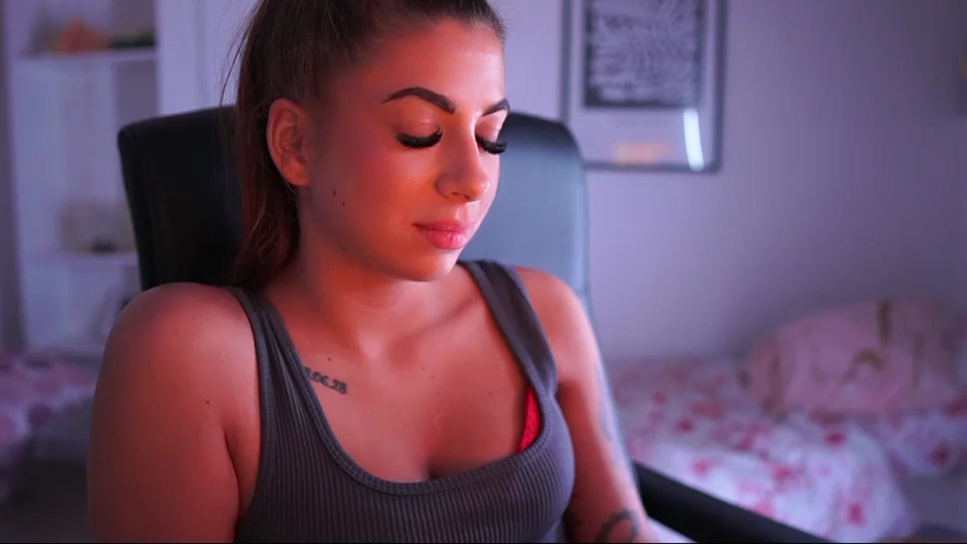 Gallery image thumbnail from Jennie__wells's myfreecams stream on, 05/17/2025, 19:12 image 4 of 20