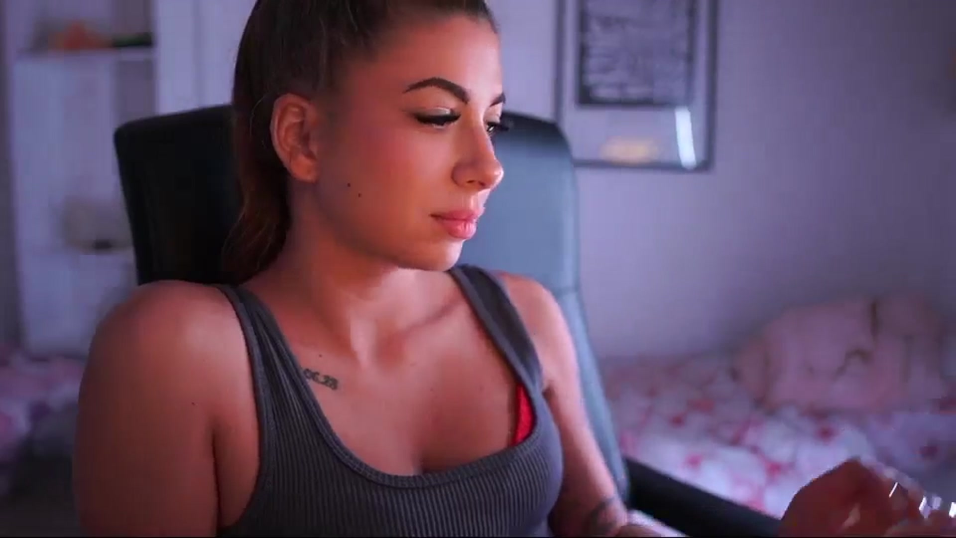 Gallery image thumbnail from Jennie__wells's myfreecams stream on, 05/17/2025, 19:12 image 5 of 20