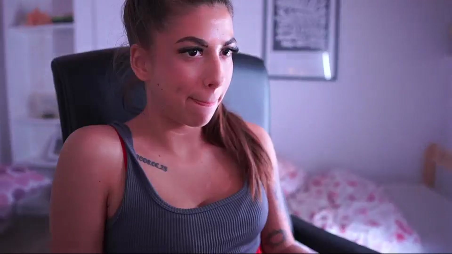 Gallery image thumbnail from Jennie__wells's myfreecams stream on, 05/17/2025, 21:52 image 17 of 20