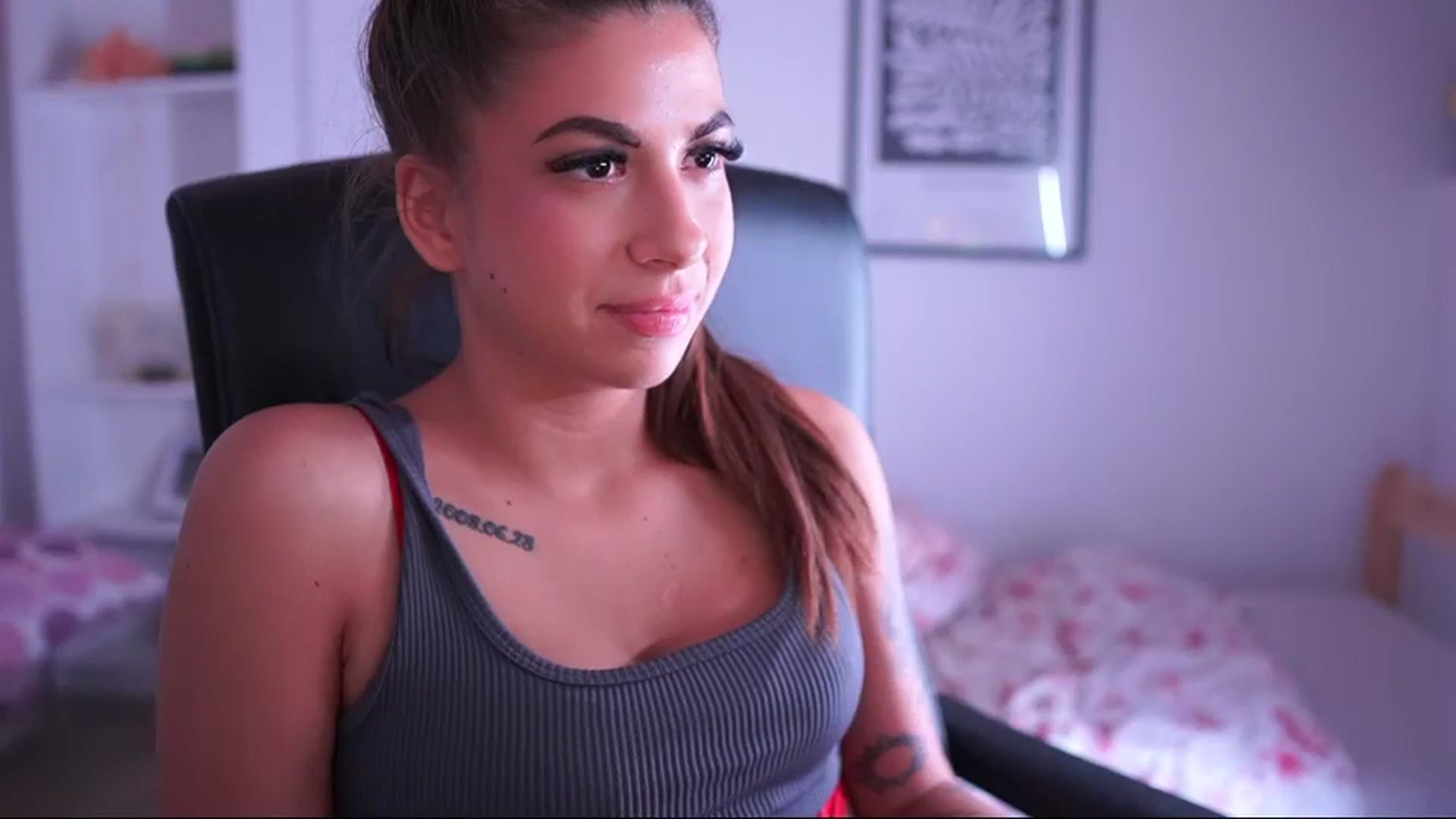 Gallery image thumbnail from Jennie__wells's myfreecams stream on, 05/17/2025, 21:52 image 18 of 20