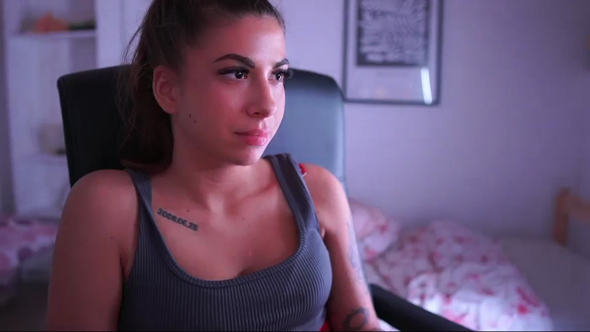 Gallery image thumbnail from Jennie__wells's myfreecams stream on, 05/17/2025, 21:52 image 6 of 20
