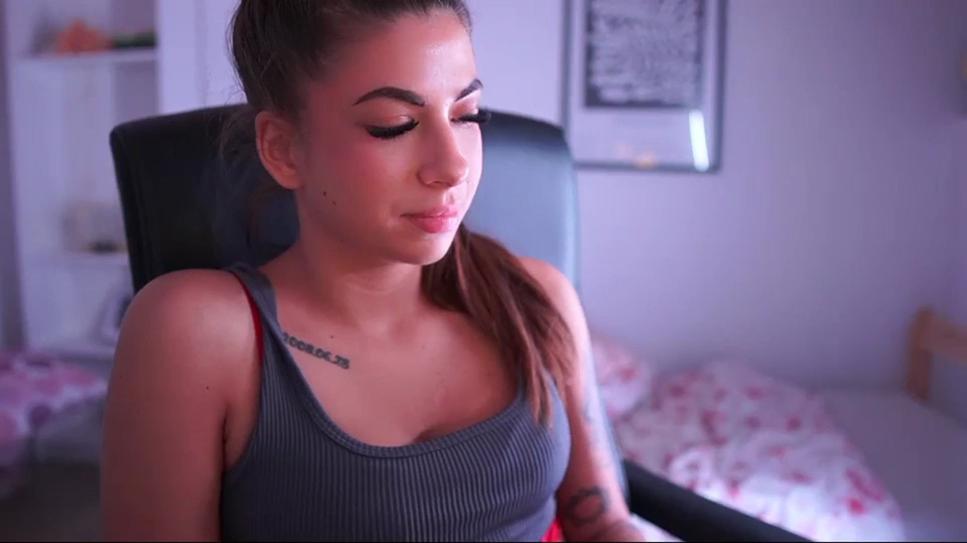 Gallery image thumbnail from Jennie__wells's myfreecams stream on, 05/17/2025, 21:52 image 20 of 20