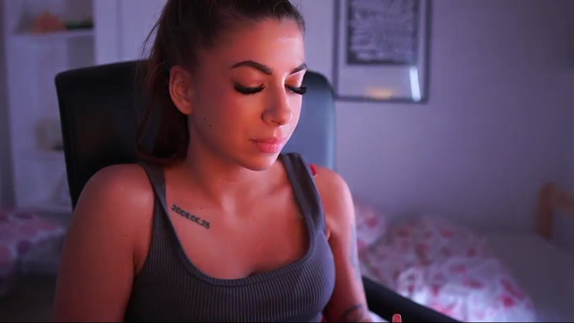 Gallery image thumbnail from Jennie__wells's myfreecams stream on, 05/17/2025, 21:52 image 4 of 20