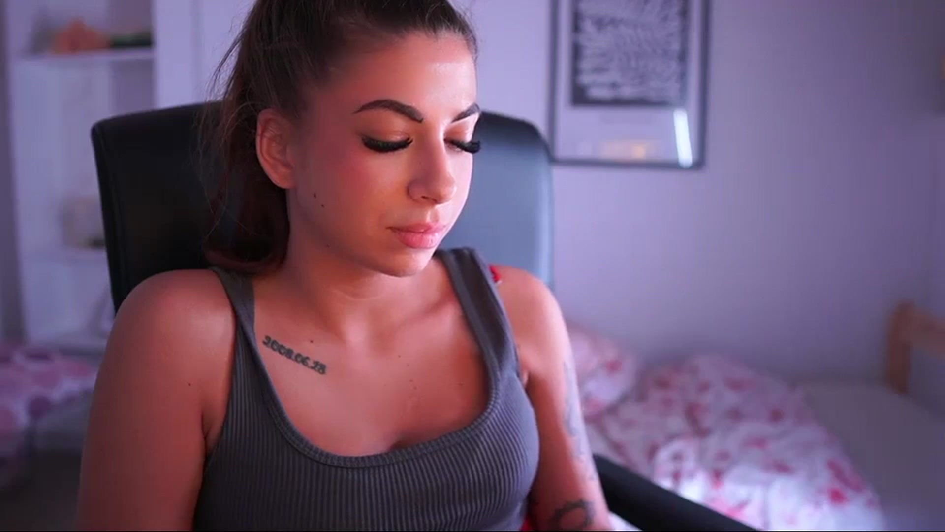 Gallery image thumbnail from Jennie__wells's myfreecams stream on, 05/17/2025, 21:52 image 5 of 20