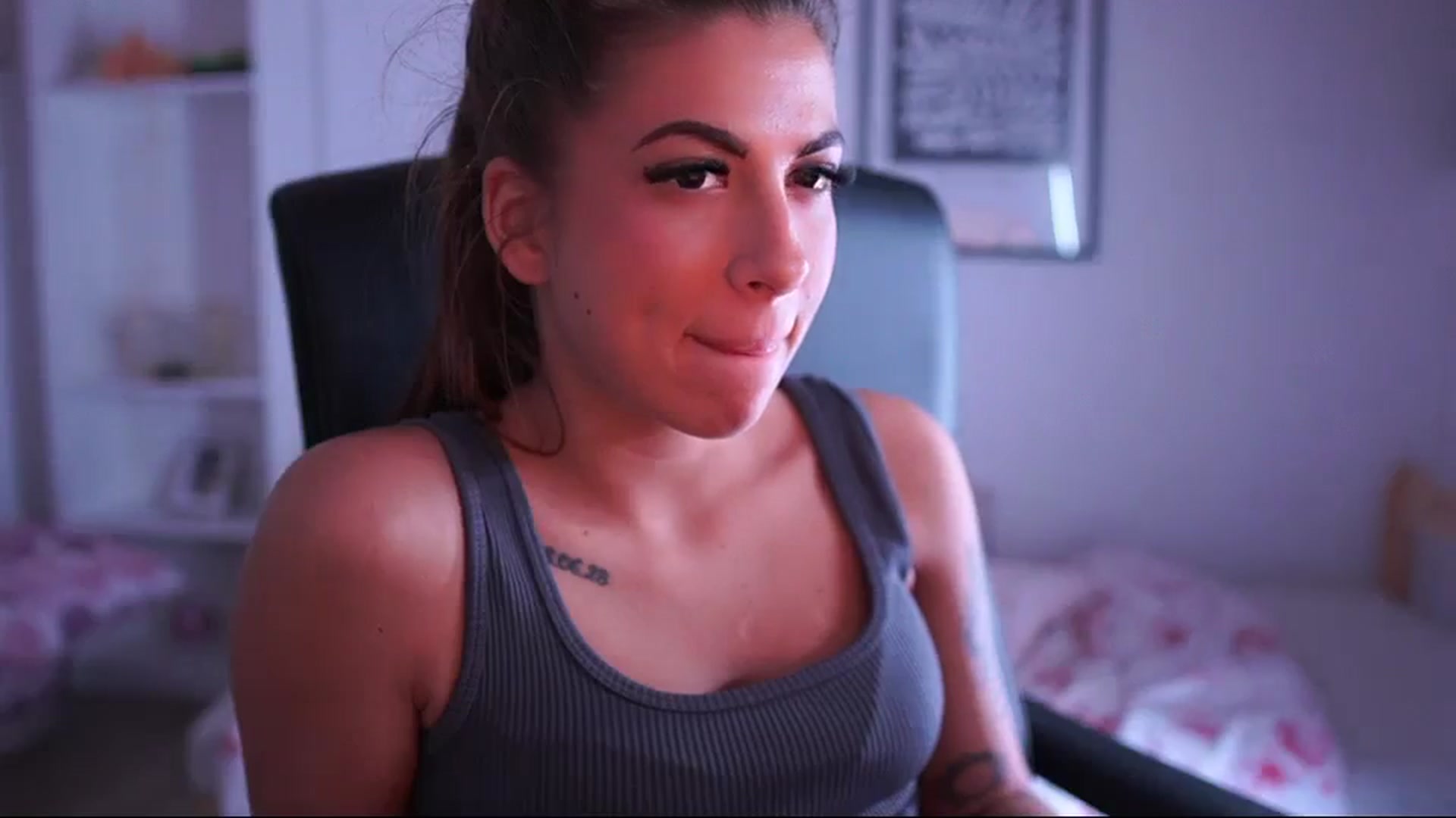 Gallery image thumbnail from Jennie__wells's myfreecams stream on, 05/18/2025, 24:39 image 11 of 20