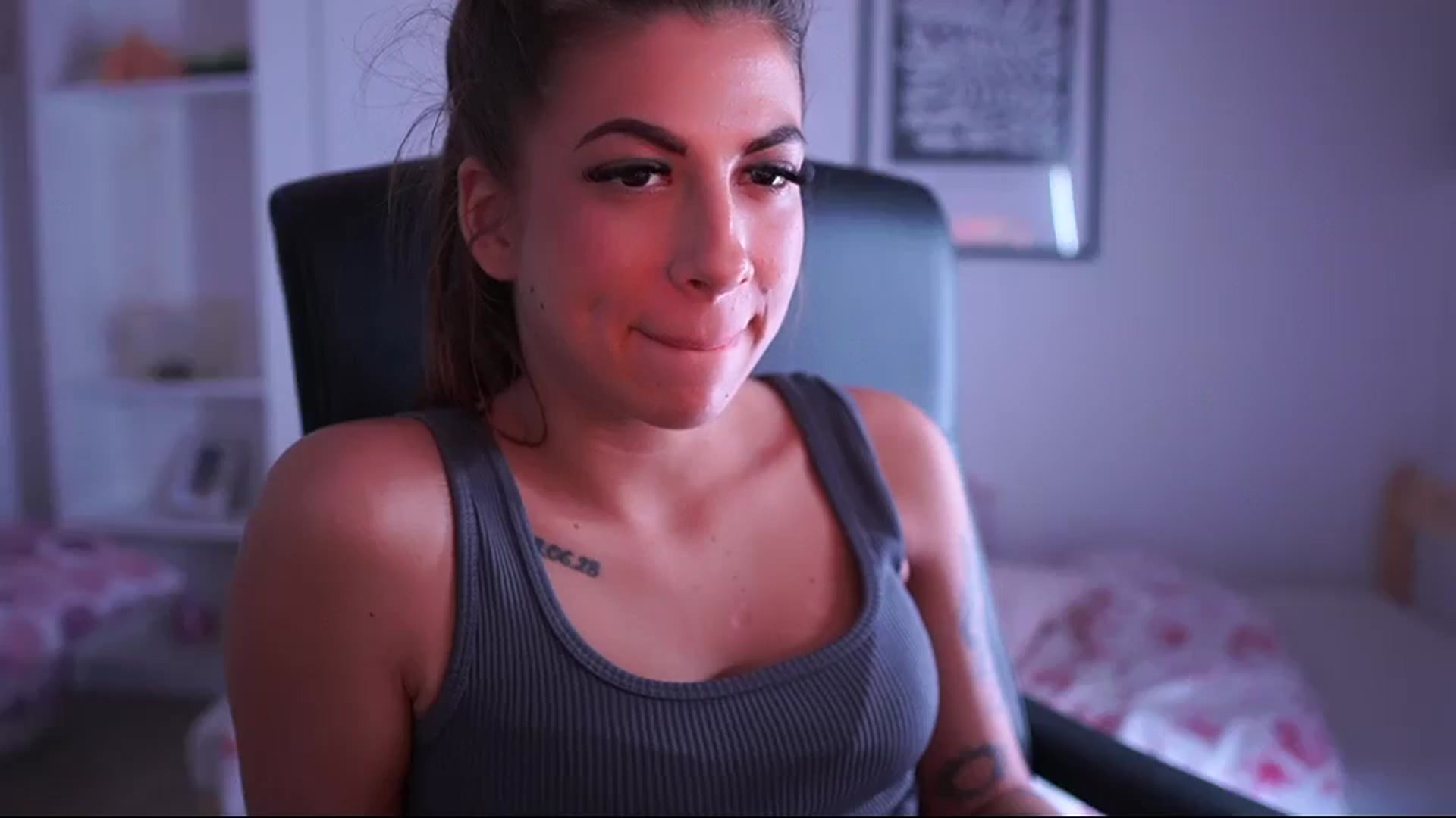 Gallery image thumbnail from Jennie__wells's myfreecams stream on, 05/18/2025, 24:39 image 12 of 20
