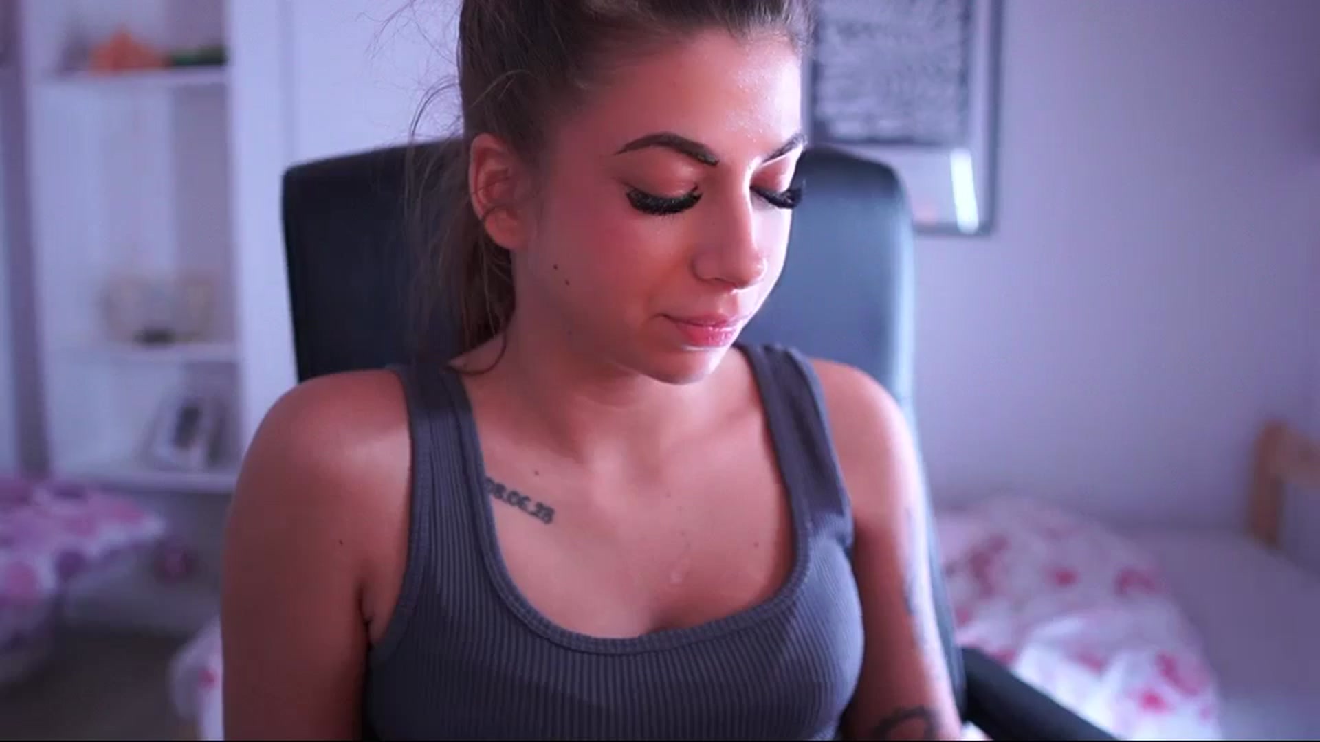 Gallery image thumbnail from Jennie__wells's myfreecams stream on, 05/18/2025, 24:39 image 5 of 20