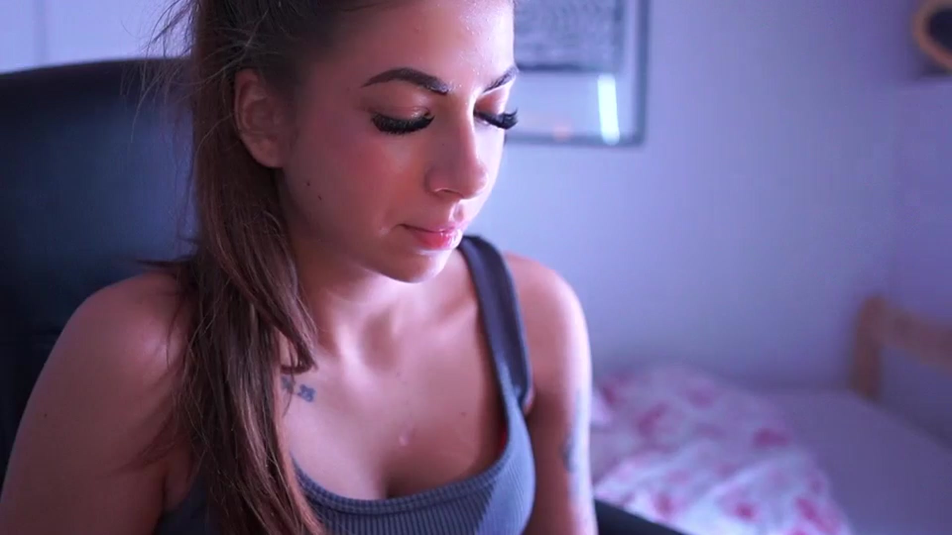 Gallery image thumbnail from Jennie__wells's myfreecams stream on, 05/18/2025, 02:10 image 20 of 20