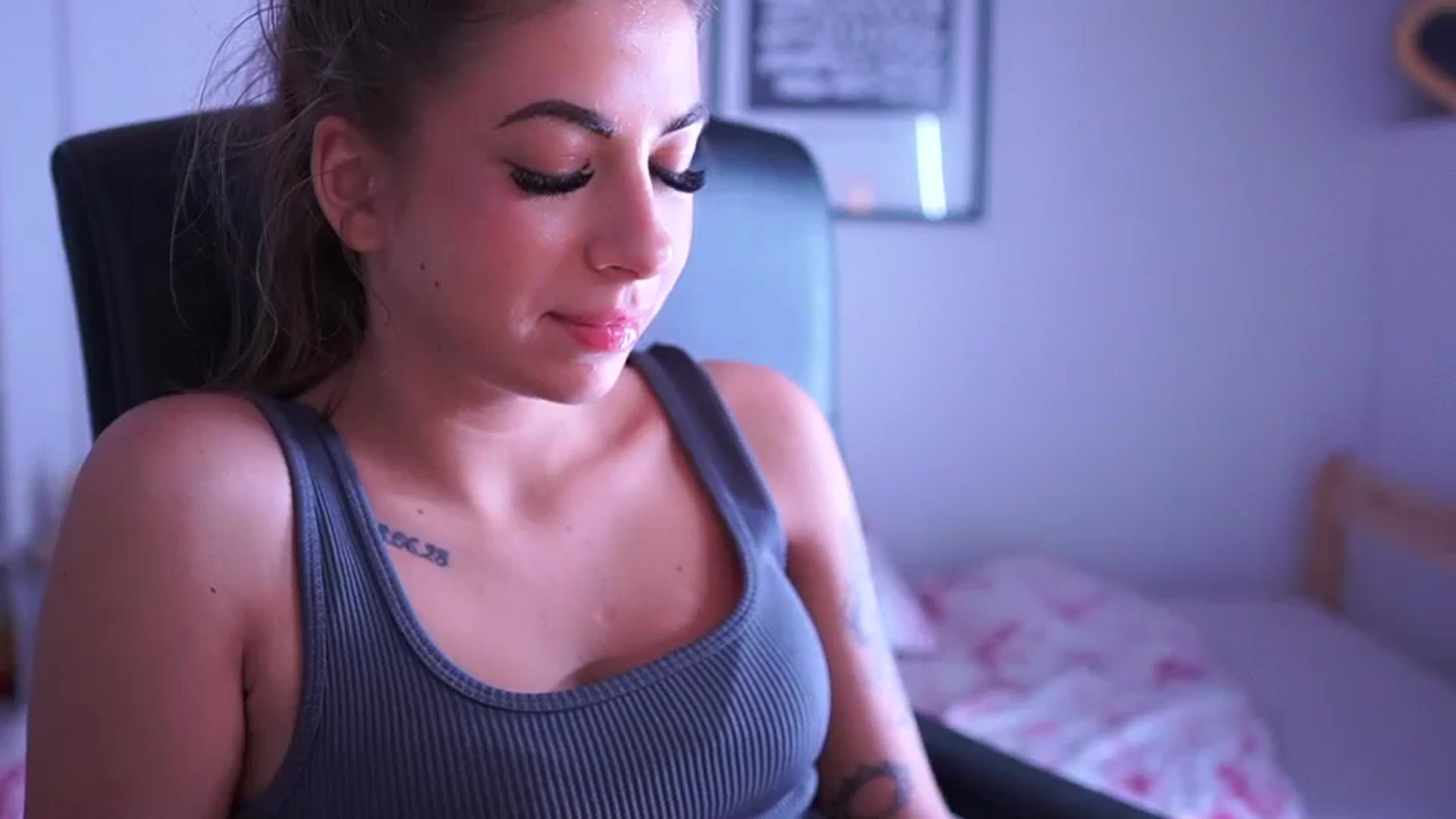 Gallery image thumbnail from Jennie__wells's myfreecams stream on, 05/18/2025, 02:10 image 7 of 20