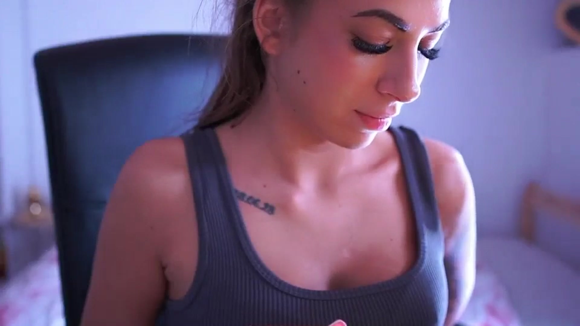 Gallery image thumbnail from Jennie__wells's myfreecams stream on, 05/18/2025, 02:10 image 11 of 20