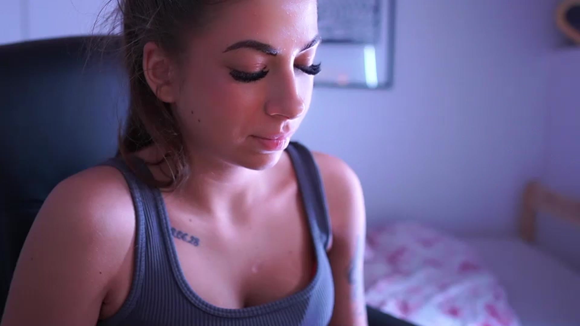 Gallery image thumbnail from Jennie__wells's myfreecams stream on, 05/18/2025, 02:10 image 16 of 20