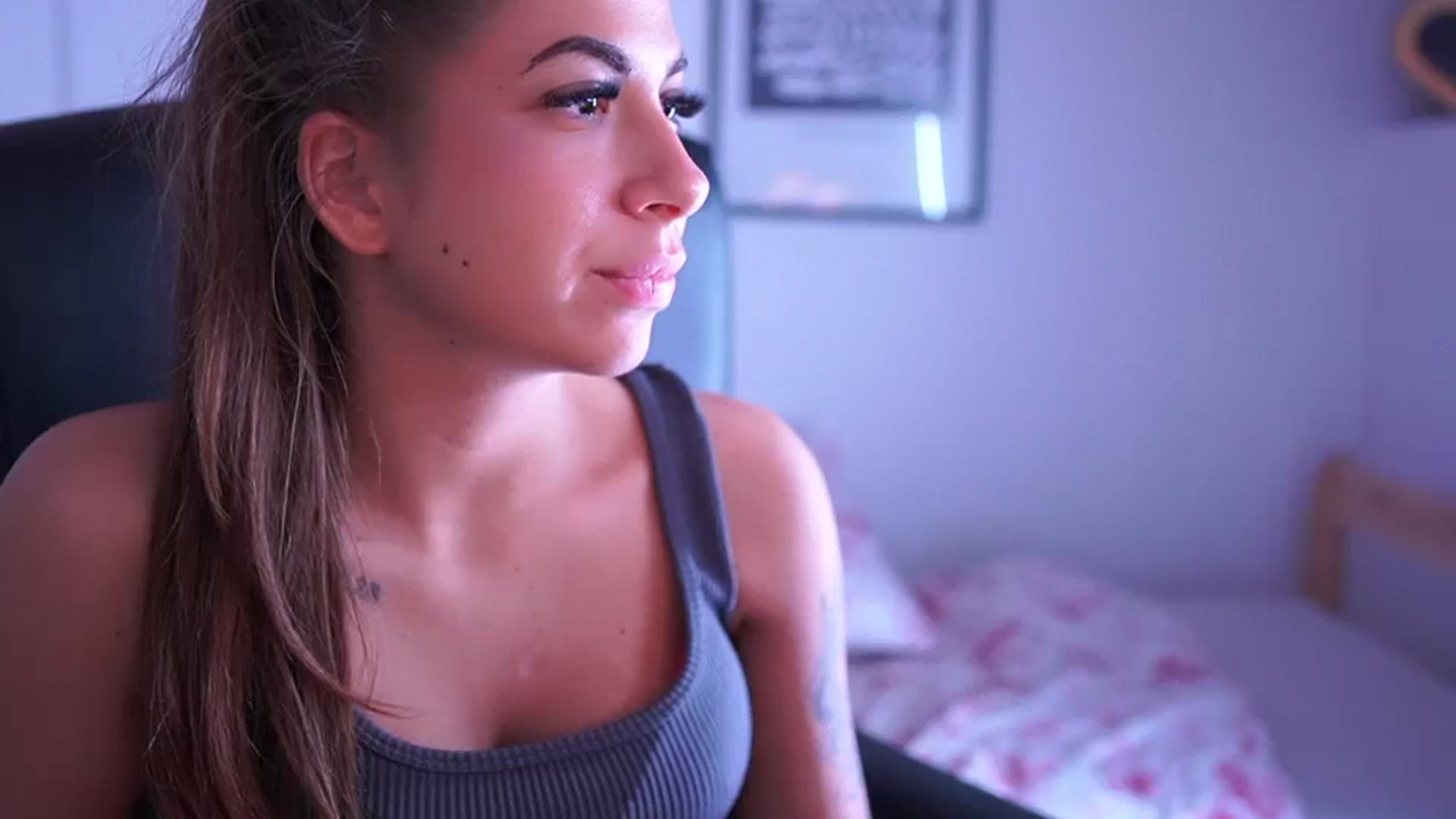 Gallery image thumbnail from Jennie__wells's myfreecams stream on, 05/18/2025, 02:34 image 6 of 20