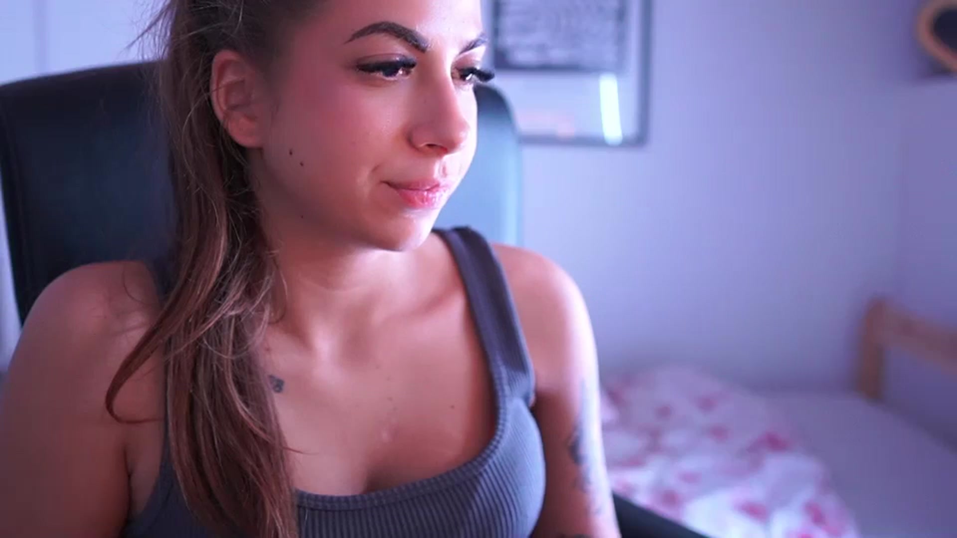 Gallery image thumbnail from Jennie__wells's myfreecams stream on, 05/18/2025, 02:34 image 17 of 20