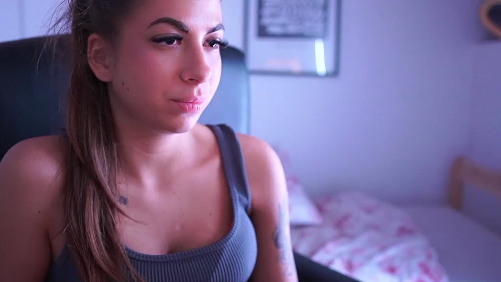 Gallery image thumbnail from Jennie__wells's myfreecams stream on, 05/18/2025, 02:34 image 3 of 20