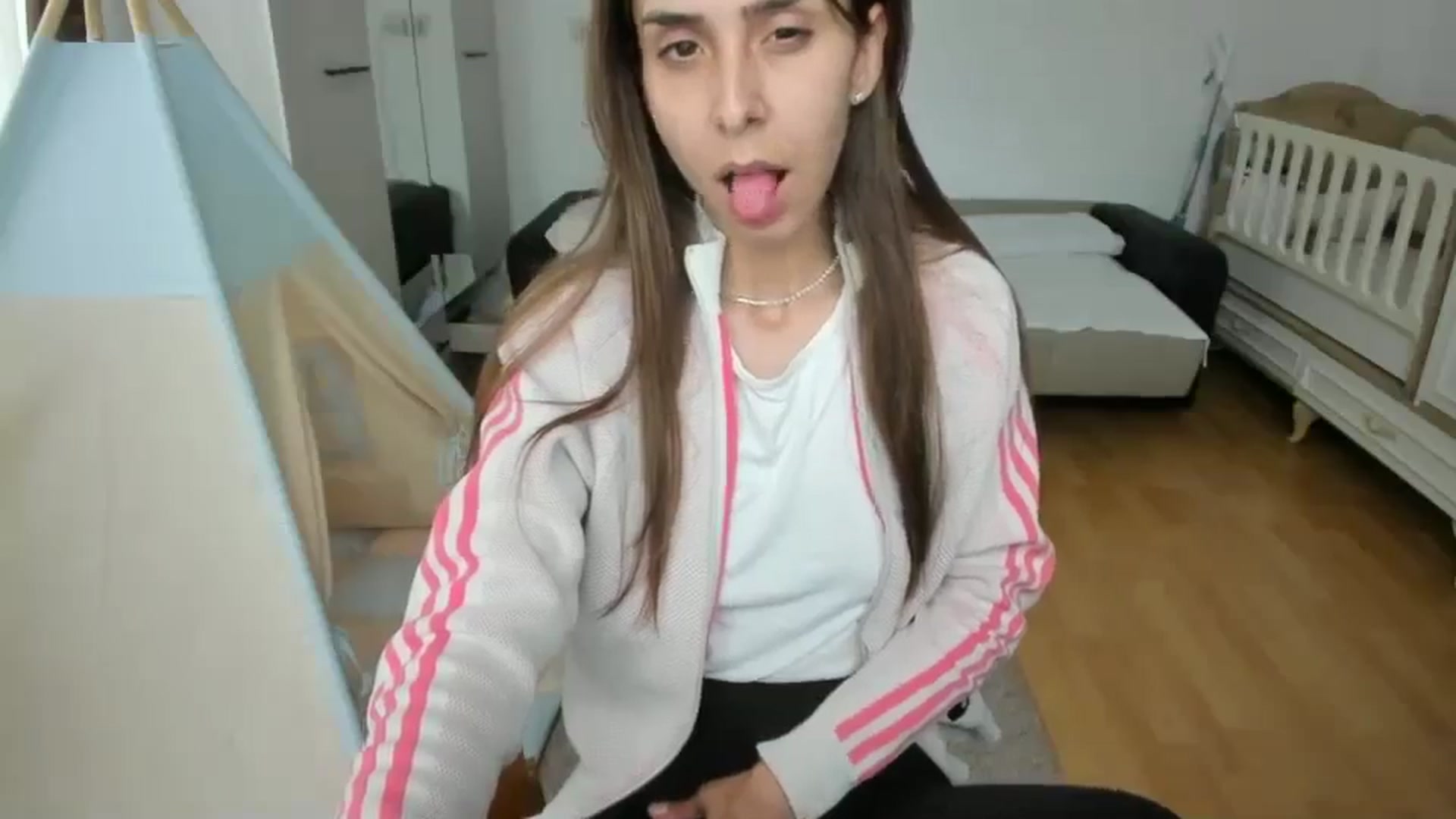 Gallery image thumbnail from JenniferBuril's myfreecams stream on, 05/20/2024, 10:50 image 9 of 20
