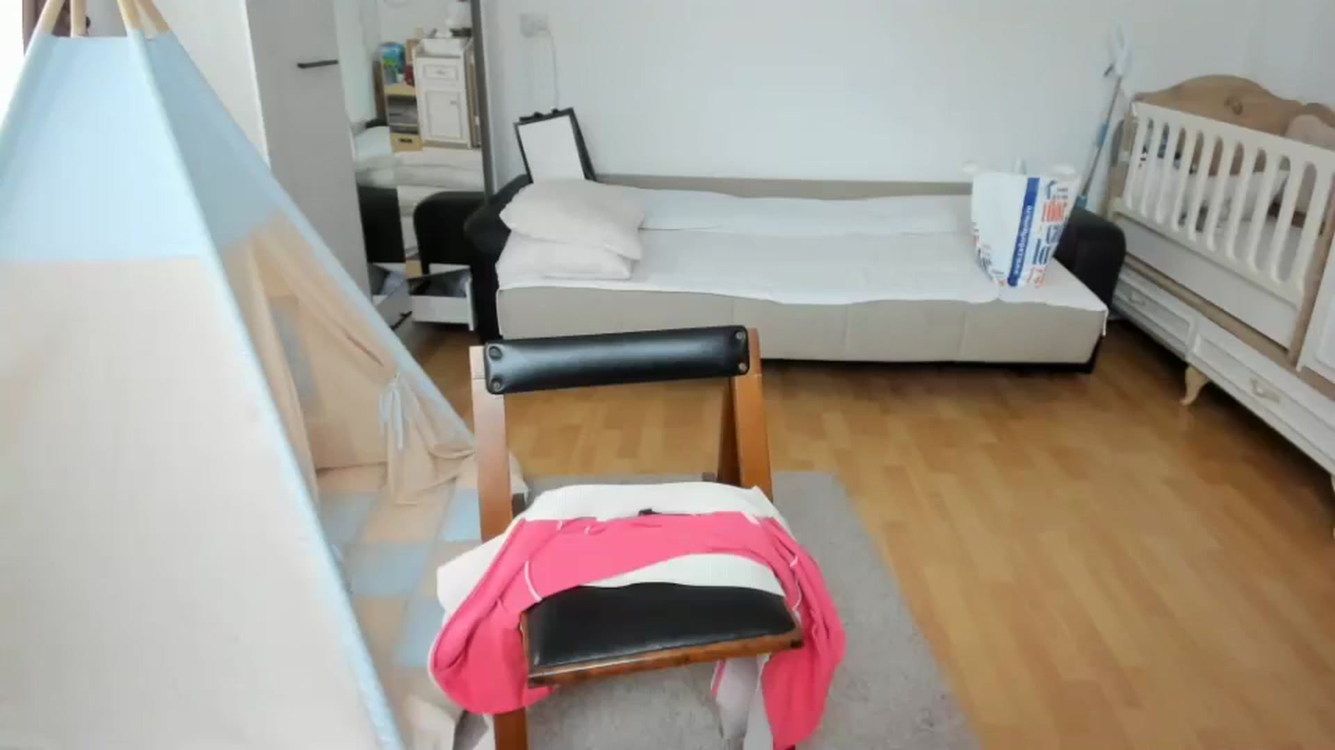 Gallery image thumbnail from JenniferBuril's myfreecams stream on, 05/20/2024, 12:53 image 12 of 20