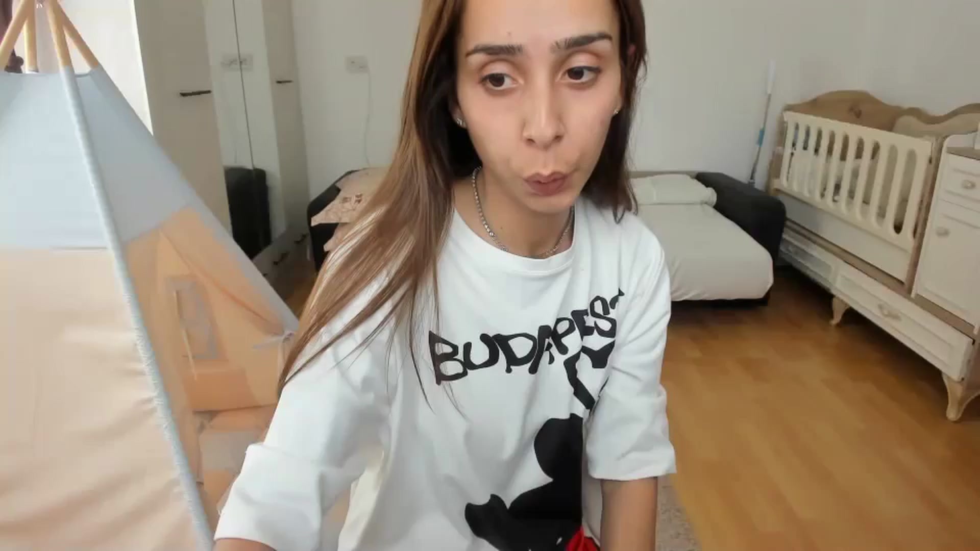 Gallery image thumbnail from JenniferBuril's myfreecams stream on, 06/09/2024, 13:01 image 1 of 20