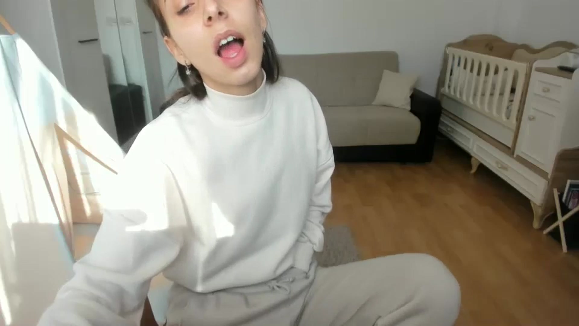Gallery image thumbnail from JenniferBuril's myfreecams stream on, 02/24/2025, 08:25 image 18 of 20
