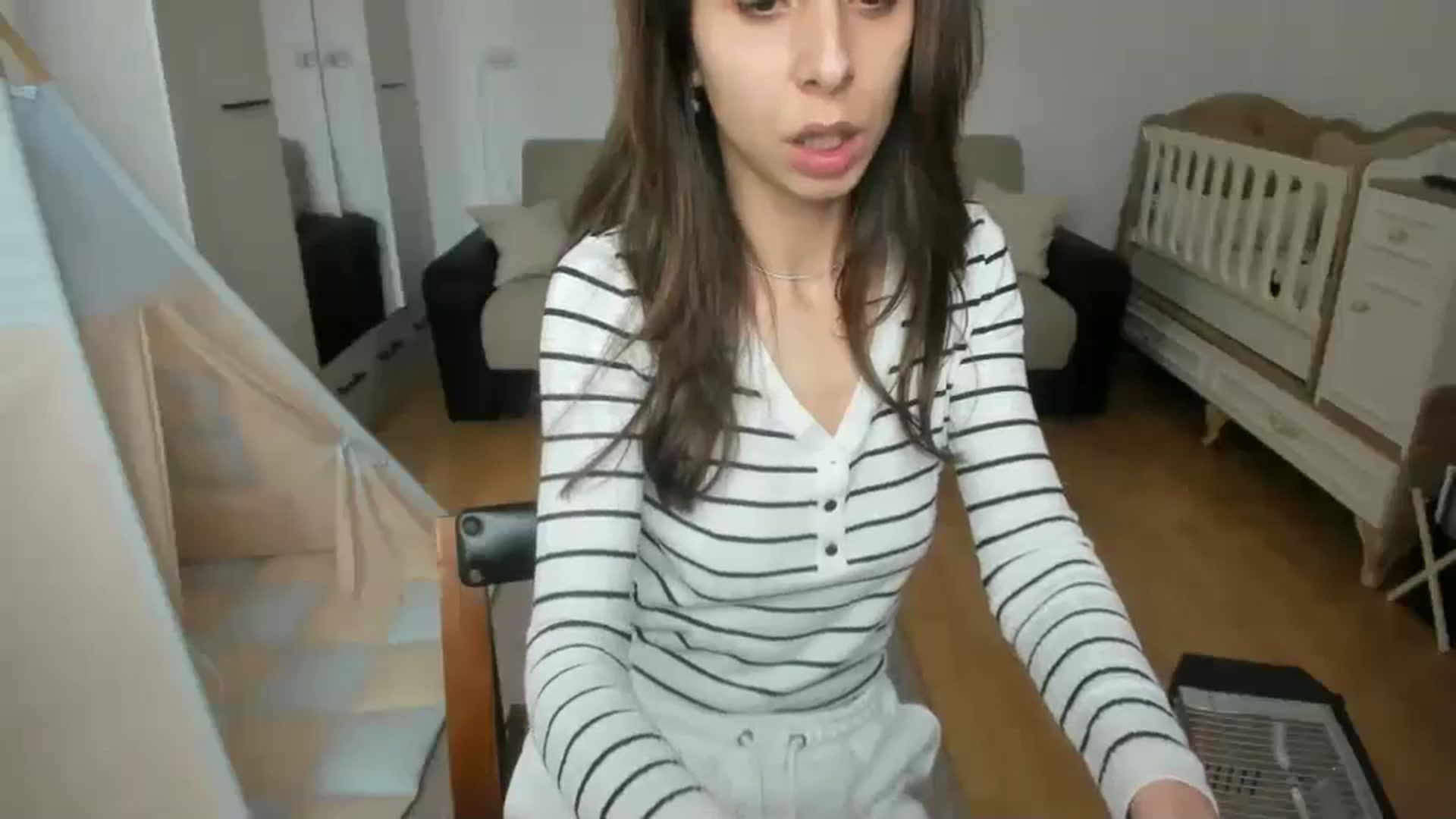 Gallery image thumbnail from JenniferBuril's myfreecams stream on, 02/26/2025, 11:01 image 8 of 20