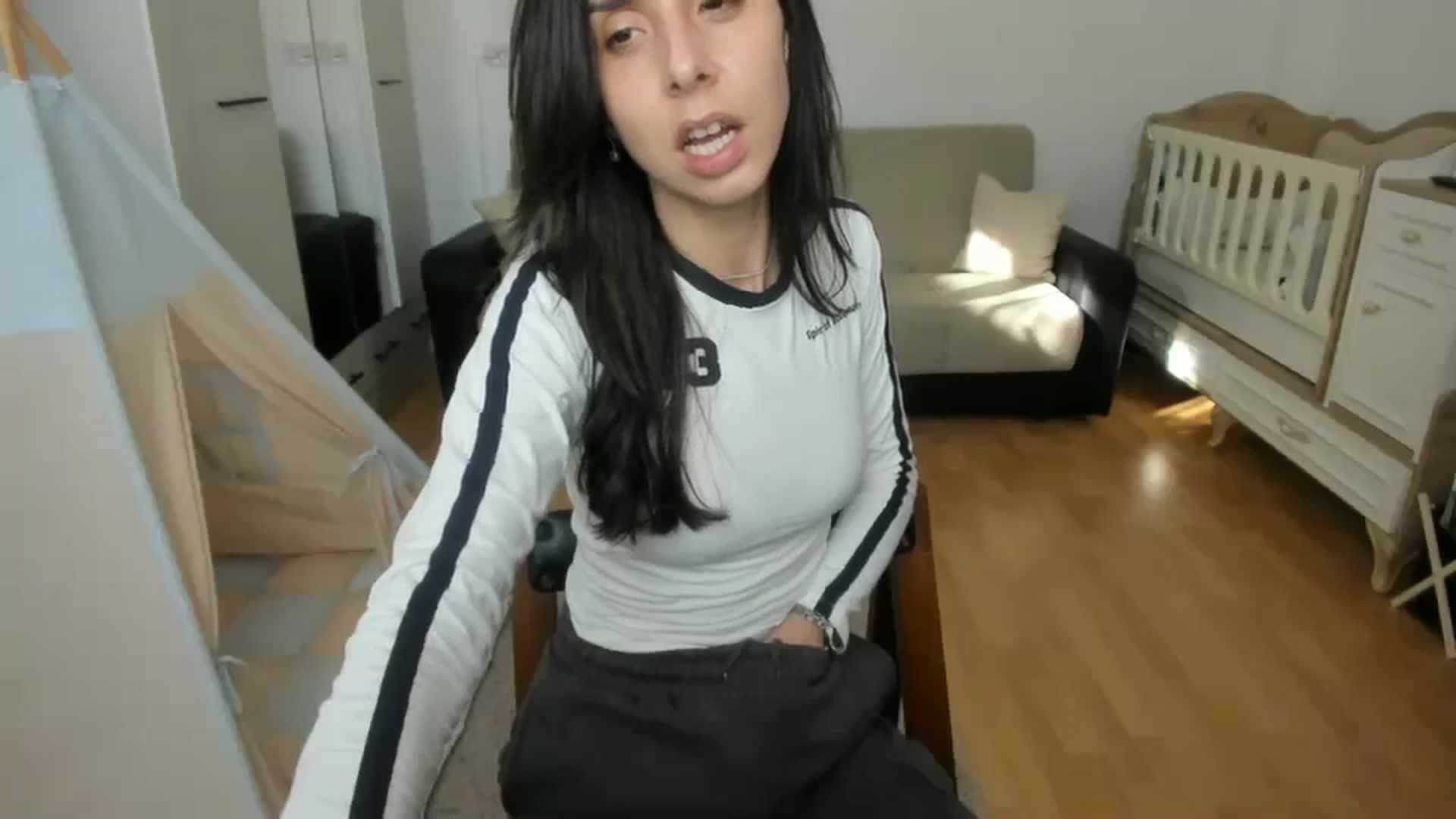 Gallery image thumbnail from JenniferBuril's myfreecams stream on, 03/04/2025, 13:32 image 20 of 20