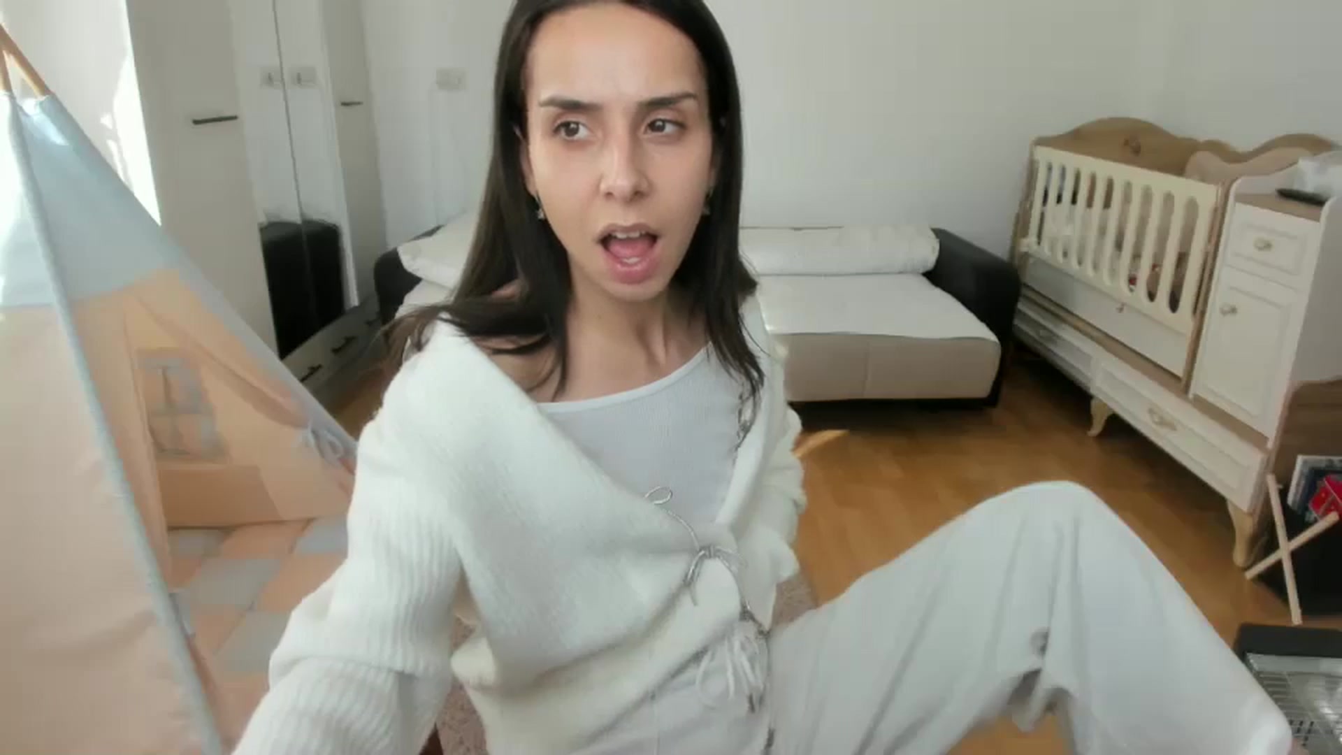 Gallery image thumbnail from JenniferBuril's myfreecams stream on, 03/09/2025, 13:17 image 12 of 20