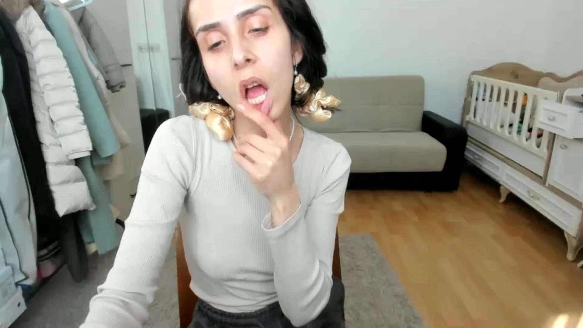 Gallery image thumbnail from JenniferBuril's myfreecams stream on, 03/19/2025, 12:36 image 14 of 20