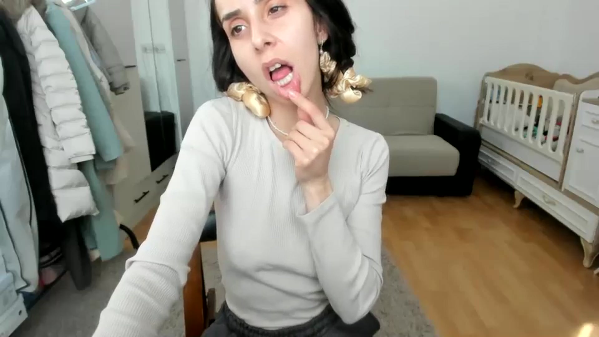 Gallery image thumbnail from JenniferBuril's myfreecams stream on, 03/19/2025, 12:36 image 16 of 20