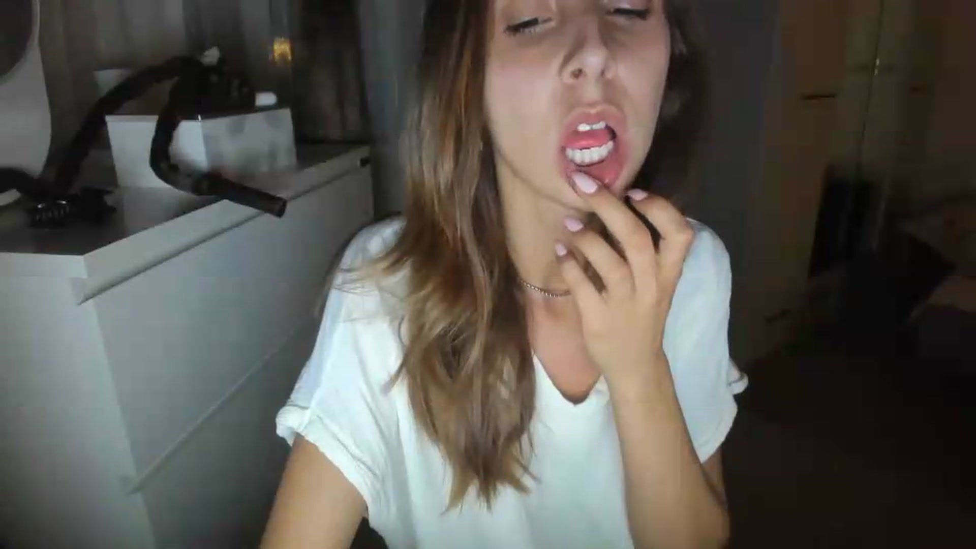 Gallery image thumbnail from JenniferBuril's myfreecams stream on, 08/14/2026, 23:29 image 5 of 20