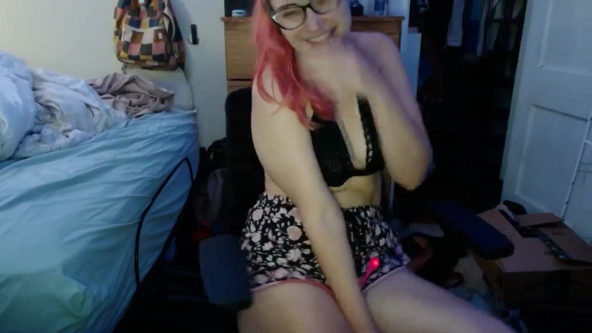 Gallery image thumbnail from JenniferGwen's myfreecams stream on, 07/25/2024, 01:58 image 15 of 20