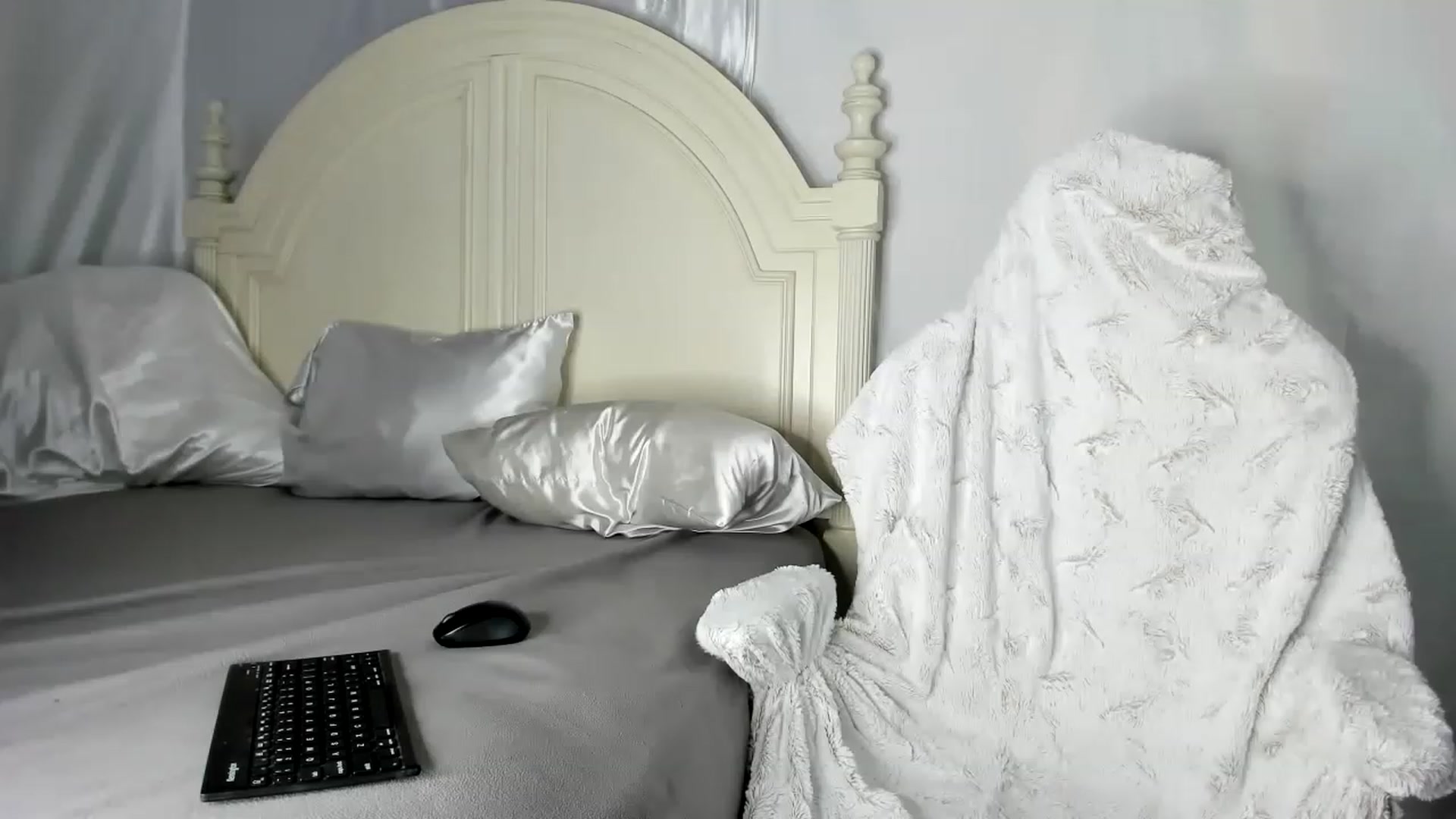 Gallery image thumbnail from JenniferLewis's myfreecams stream on, 05/19/2023, 02:17 image 20 of 20
