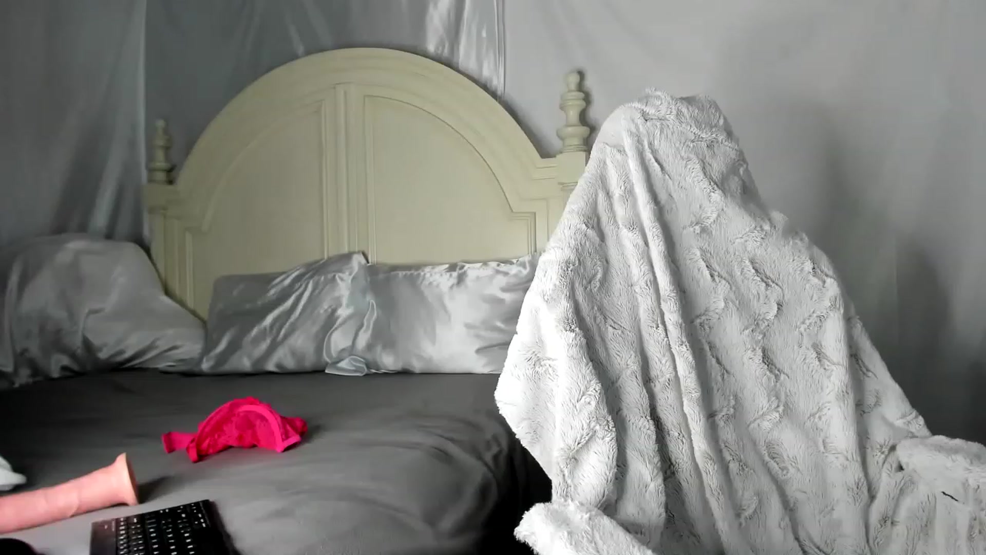 Gallery image thumbnail from JenniferLewis's myfreecams stream on, 06/10/2023, 02:19 image 15 of 20