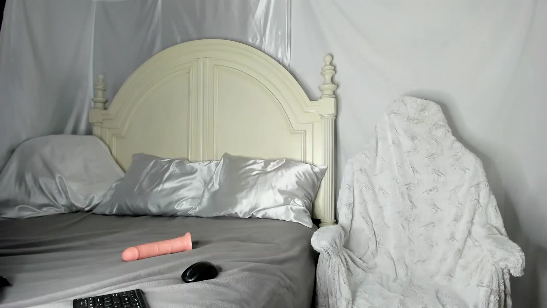 Gallery image thumbnail from JenniferLewis's myfreecams stream on, 06/14/2023, 02:04 image 12 of 20