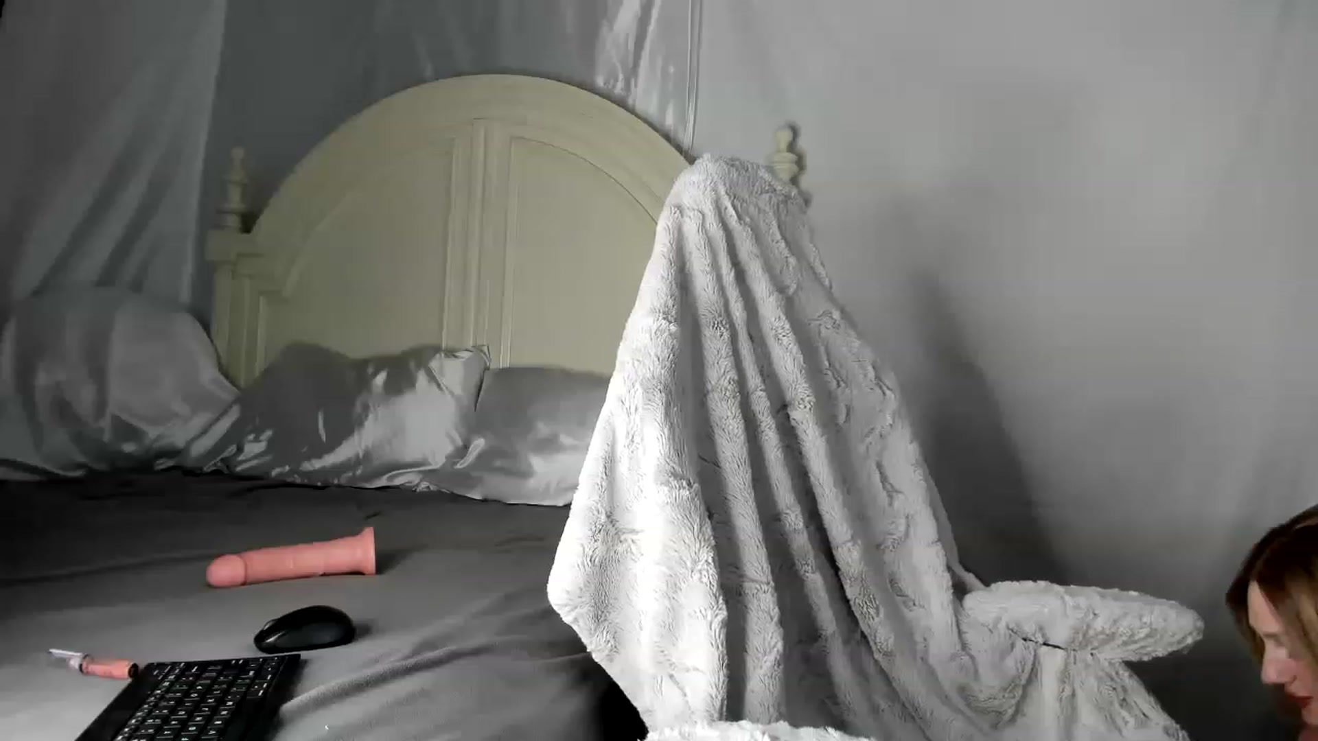 Gallery image thumbnail from JenniferLewis's myfreecams stream on, 06/21/2023, 02:15 image 3 of 20