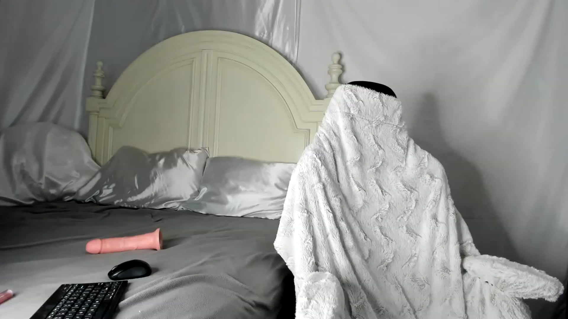 Gallery image thumbnail from JenniferLewis's myfreecams stream on, 06/21/2023, 02:15 image 18 of 20