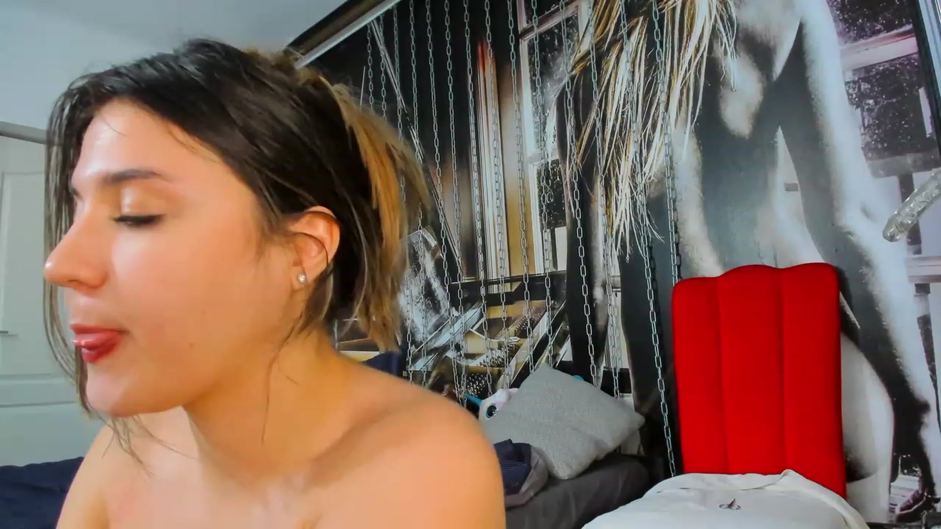 Gallery image thumbnail from JenniferLuvv's myfreecams stream on, 03/01/2023, 15:32 image 18 of 20