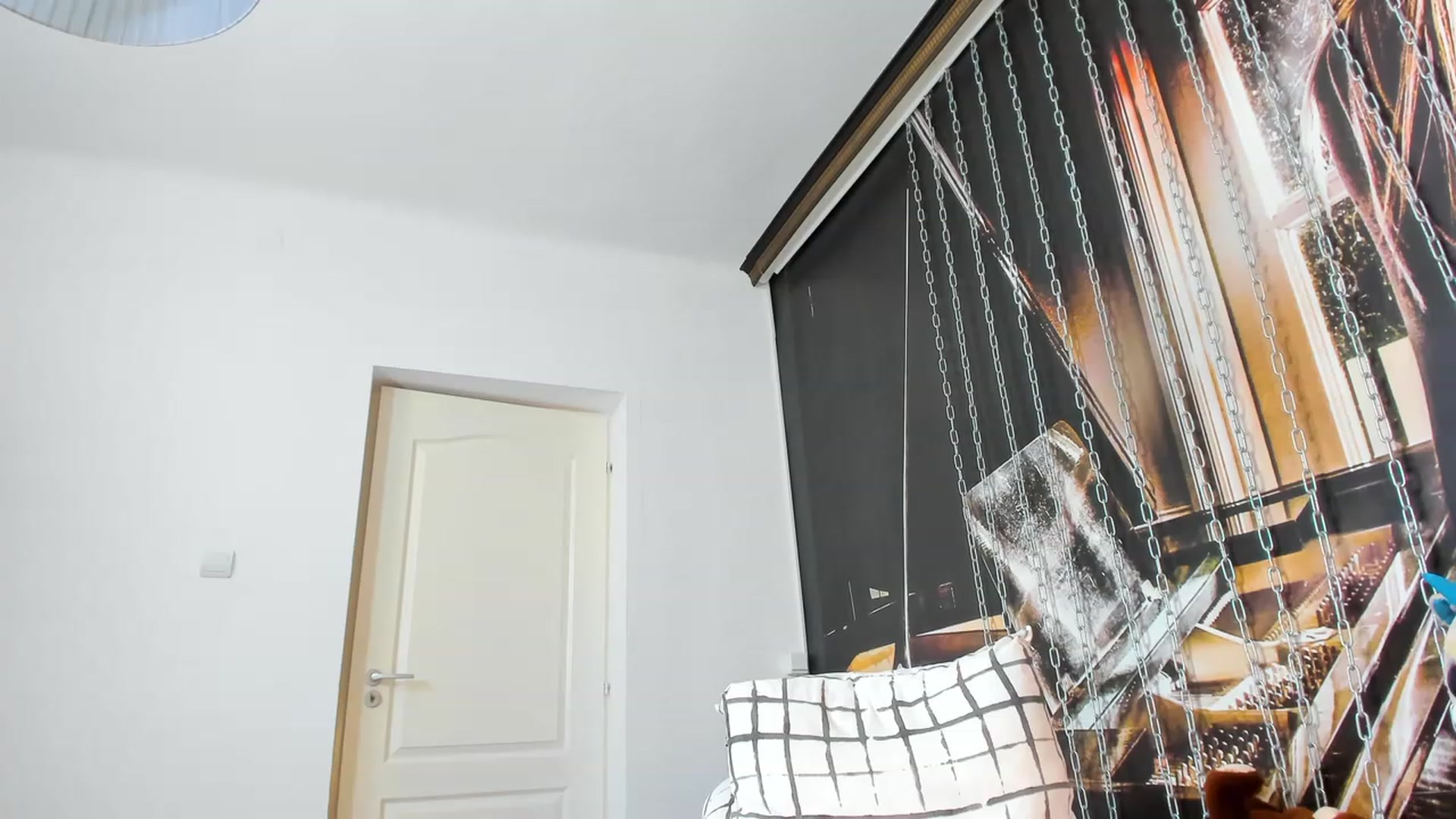 Gallery image thumbnail from JenniferLuvv's myfreecams stream on, 03/22/2023, 09:30 image 18 of 20